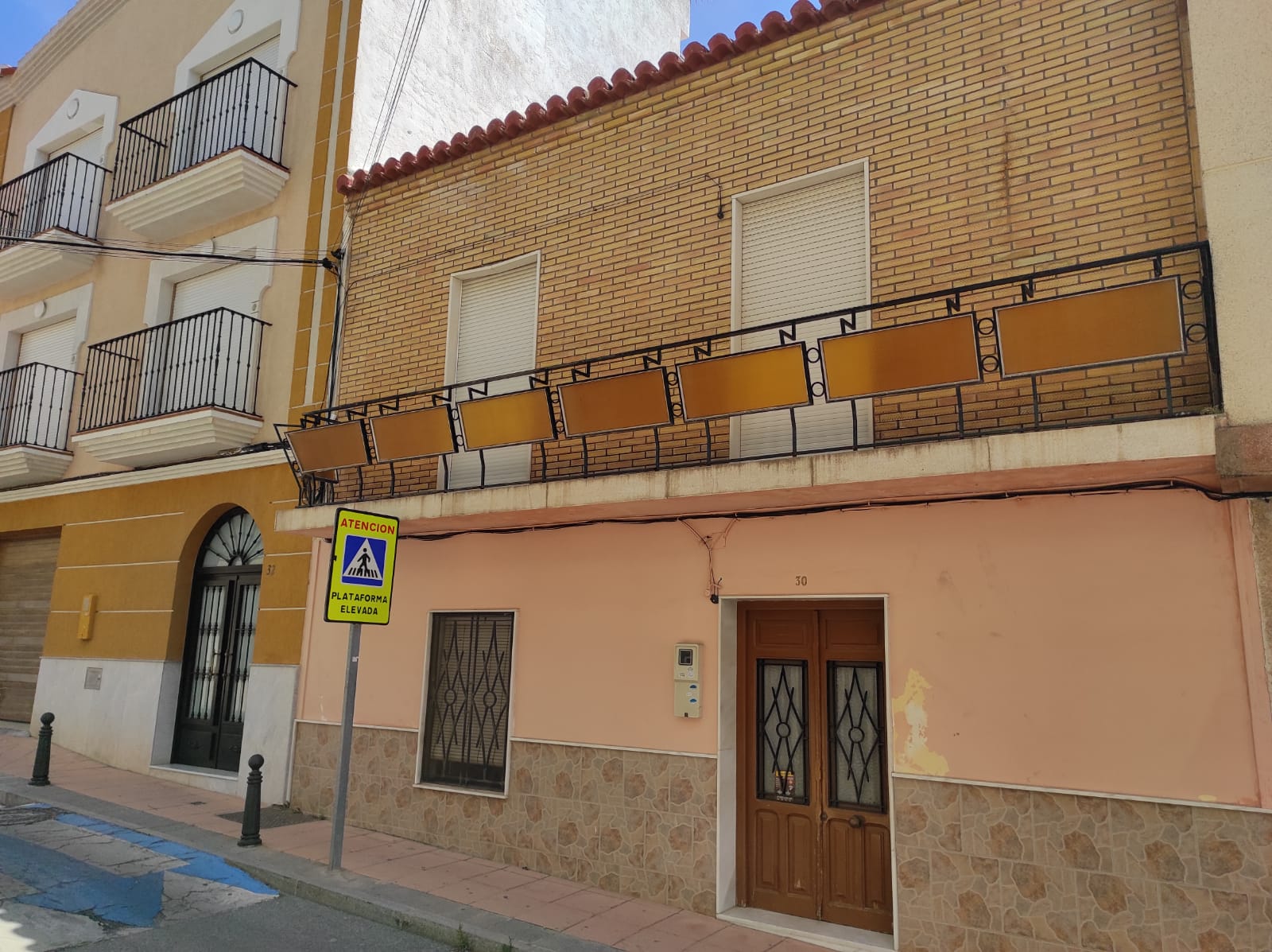 CASA EN CALLE PIEDRABUENA