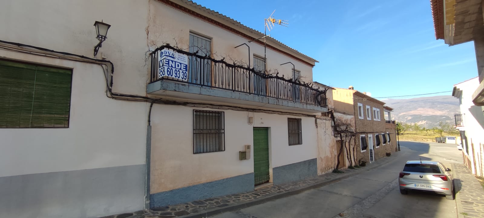 CASA EN LAS ALBUÑUELAS