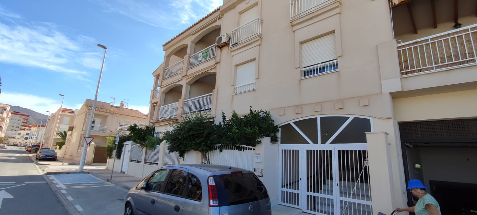 PISO EN CALAHONDA